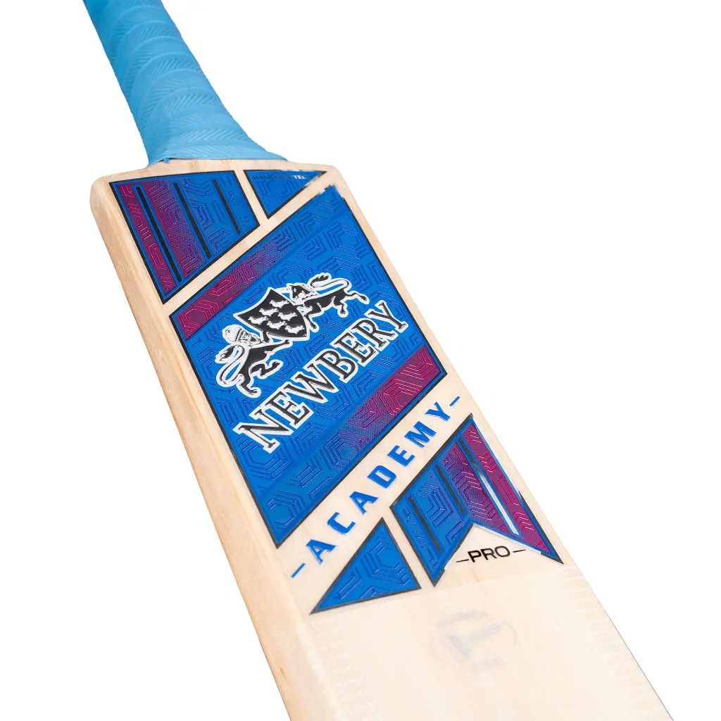 Academy Bat (PRO) Detail Front 2048.webp