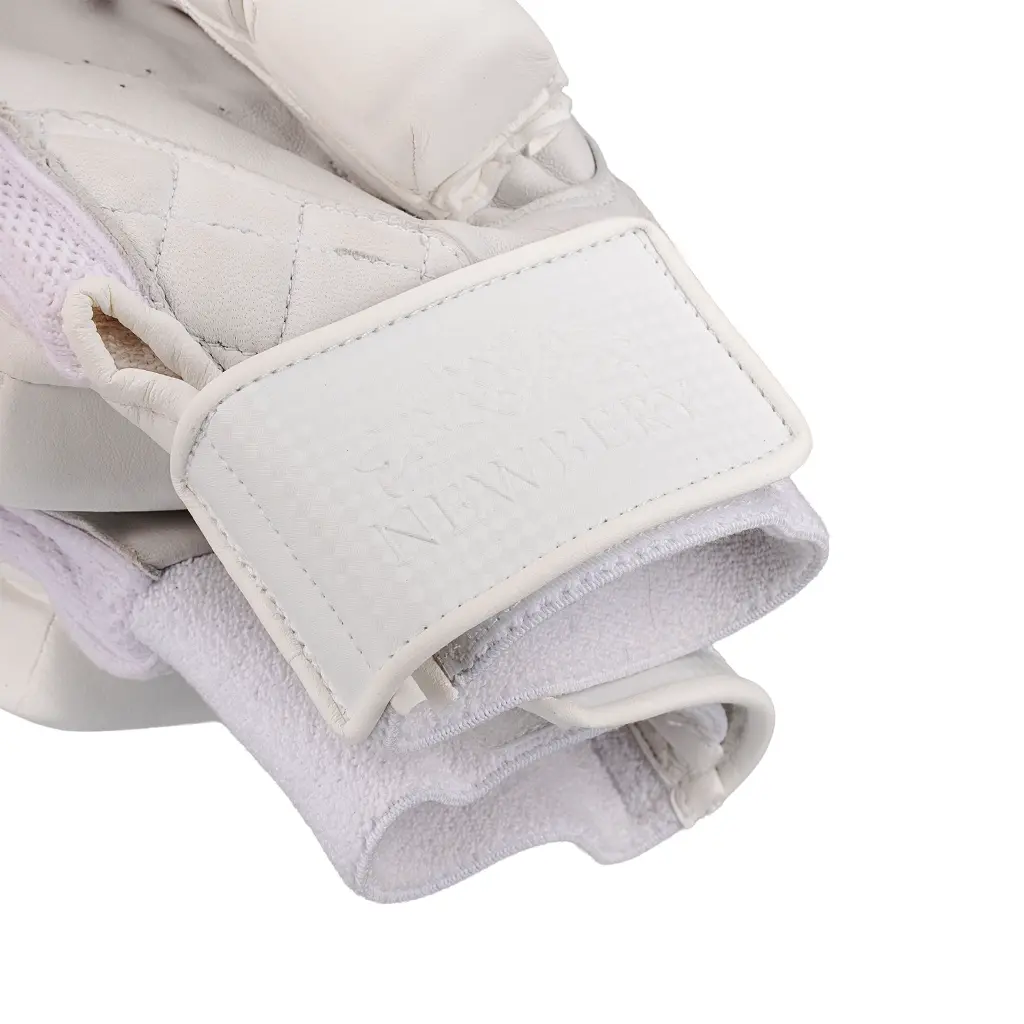 SPS Gloves Detail 2048.webp
